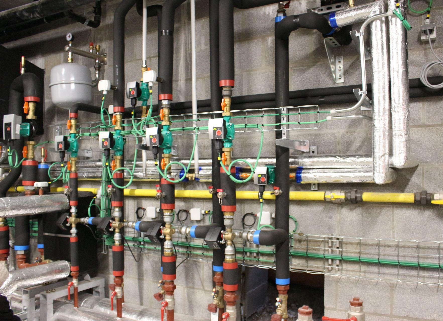 Installation de chauffage et de distribution hydraulique dans un bâtiment professionnel